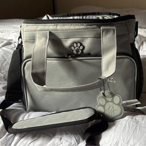 NWT Trisha Yearwood pet travel bag. Insulated w.food pouches & portable bowls!